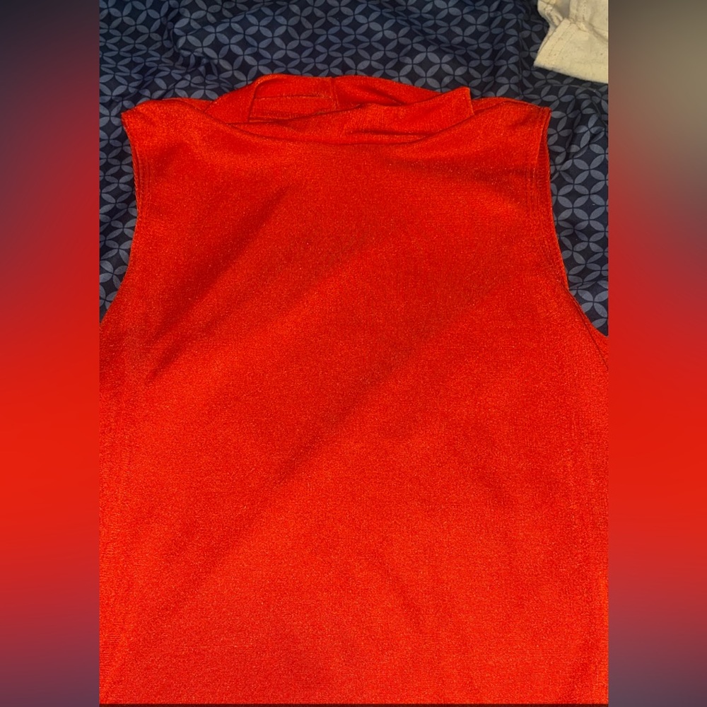 Olivia Rae, women’s M, Red